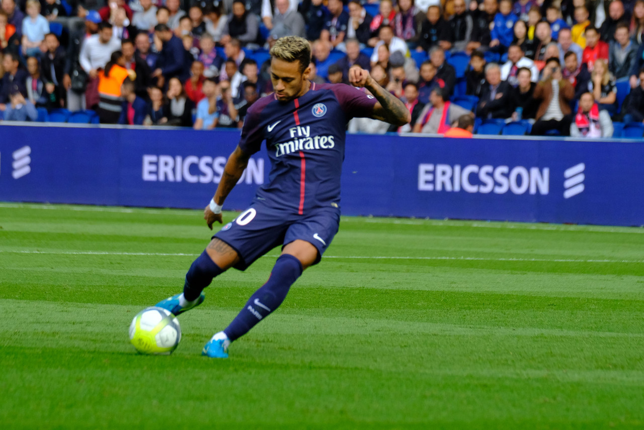 广东队33分大胜狂风晋级CBA决赛（广东队以33分优势击败狂风队，挺进CBA总决赛）