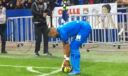 Siegel：如无法得到字母热火将补强后场 如科比·怀特和小西蒙斯（Siegel称：若无缘字母哥，热火将转向后场补强，目标或包括科比·怀特、小西蒙斯）