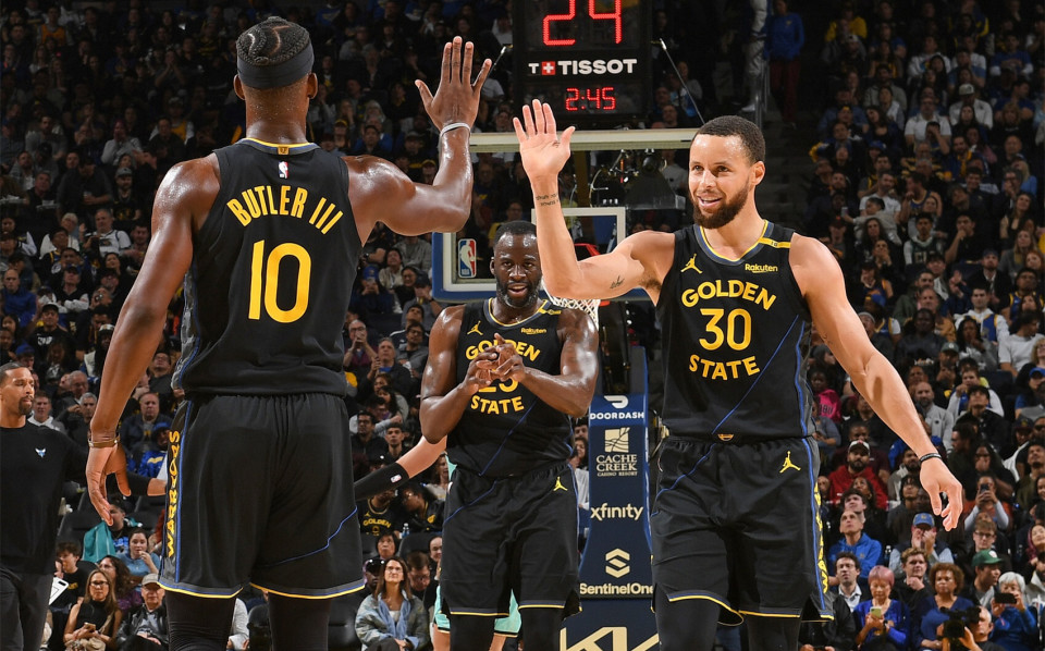 恩比德与乔治的薪资之高引人注目（恩比德与乔治的高额薪资备受瞩目）