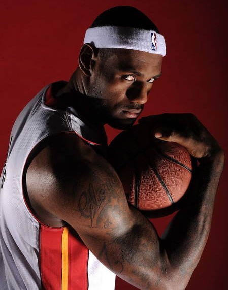 欧战悬念拉满！豪门翻车？巴萨遇克星，法兰克福死磕到底!（欧战悬念爆表：豪门要翻车？巴萨遇劲敌，法兰克福誓拼到底）