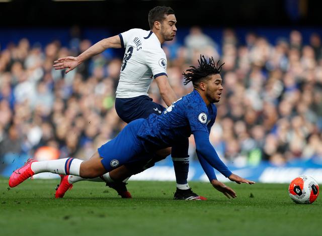 独行侠内线防守薄弱，马卡发挥出色（独行侠内线防守不佳，马卡表现亮眼）