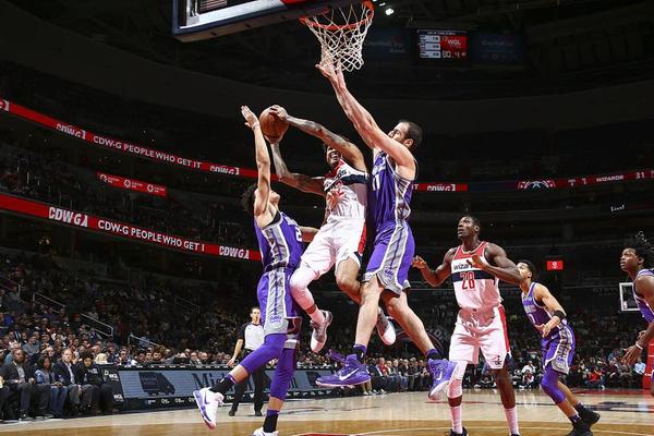 科里纳：既然具备核查条件，为何不能在角球判罚引入VAR？（科里纳质问：既然核查条件已具备，角球判罚为何不启用VAR？）