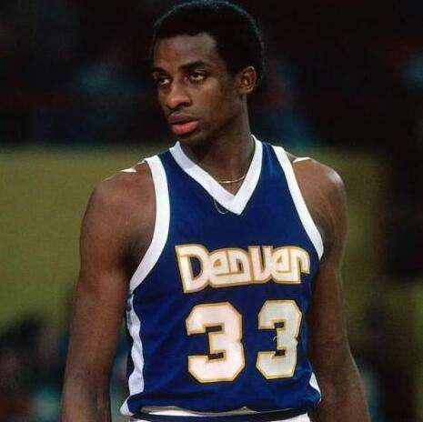 古蒂：阿隆索是最好的教练，他受到了不公平对待（古蒂力挺阿隆索：最佳主帅却遭不公对待）