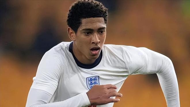 林良铭庆祝足协杯夺冠：冠军终归北京，国安是冠军！（林良铭欢庆足协杯封王：荣耀归京，国安登顶）