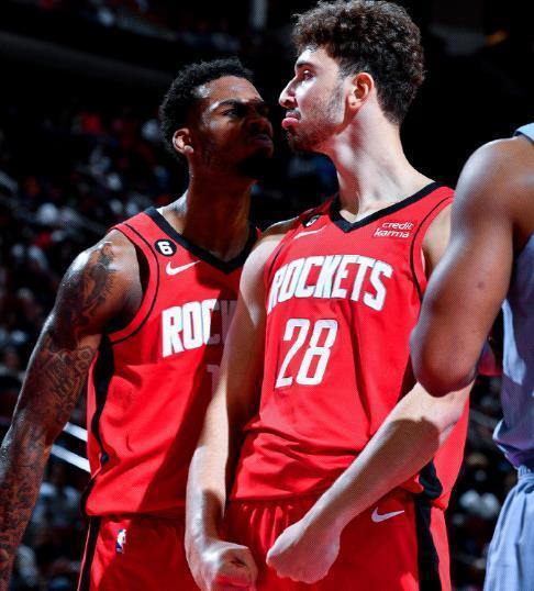 篮球盛宴已就位！主场门票火热在售（篮球盛典燃情开战，主场门票火爆抢购中）