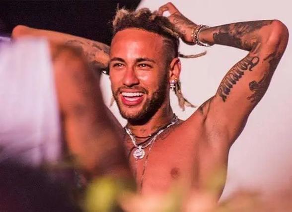 碾压！詹姆斯生涯对阵猛龙58胜18负，场均28+8+7（詹皇统治猛龙：生涯58胜18负，场均28分8板7助）