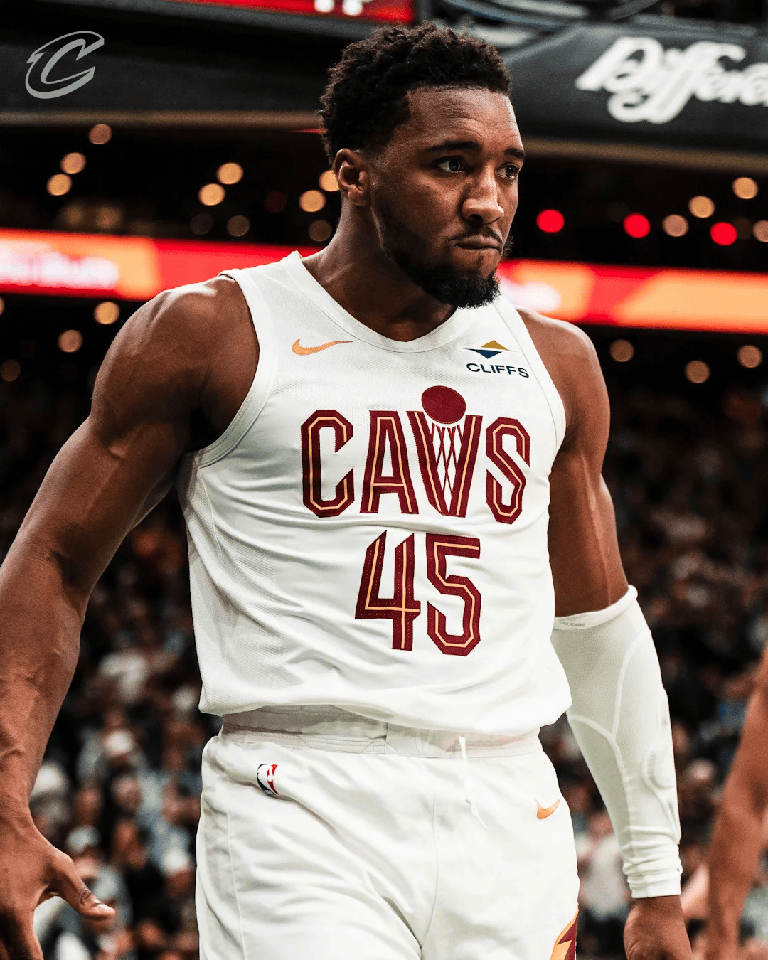 两战28扣15中+2拦6发：女排17岁1.82米重炮手太稳 再冲最佳主攻？（17岁1.82米女排重炮两战15次成功扣杀、2拦6发，状态稳健再冲最佳主攻？）