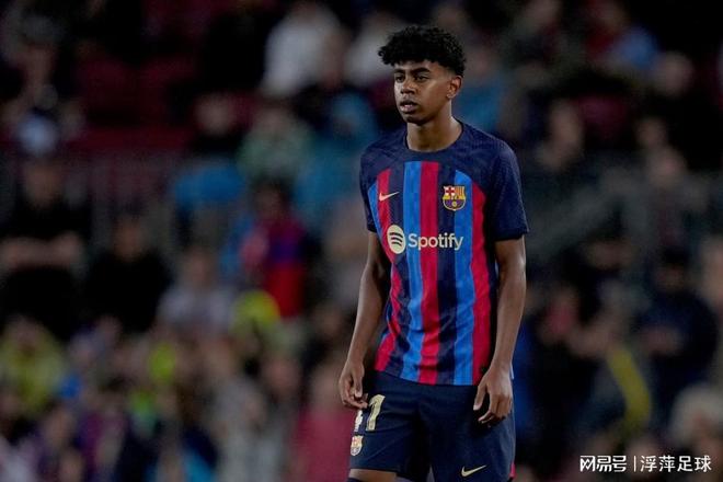 全队懒散毫无防守，不惨败才怪（球队松懈防守形同虚设，惨败在所难免）