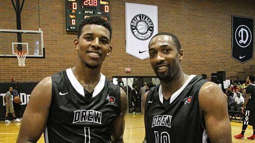 孔萨：凯恩给球队设立标准，那自然而然会激励我们（孔萨：凯恩为球队树立标杆，自然而然激励全队）