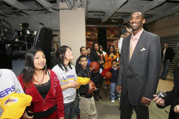 状态很一般！杰伦·布朗半场12中4拿到全队最高11分 另有4板（杰伦·布朗状态平平：半场12投4中拿下队内最高11分+4篮板）