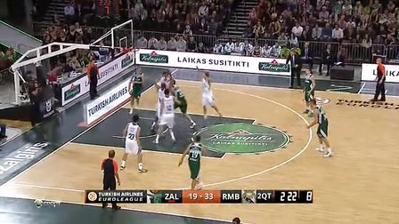 弗朗切斯科·托蒂两分钟的精彩表现， 多么不可思议的球员！（两分钟尽显传奇，弗朗切斯科·托蒂的不可思议表演）