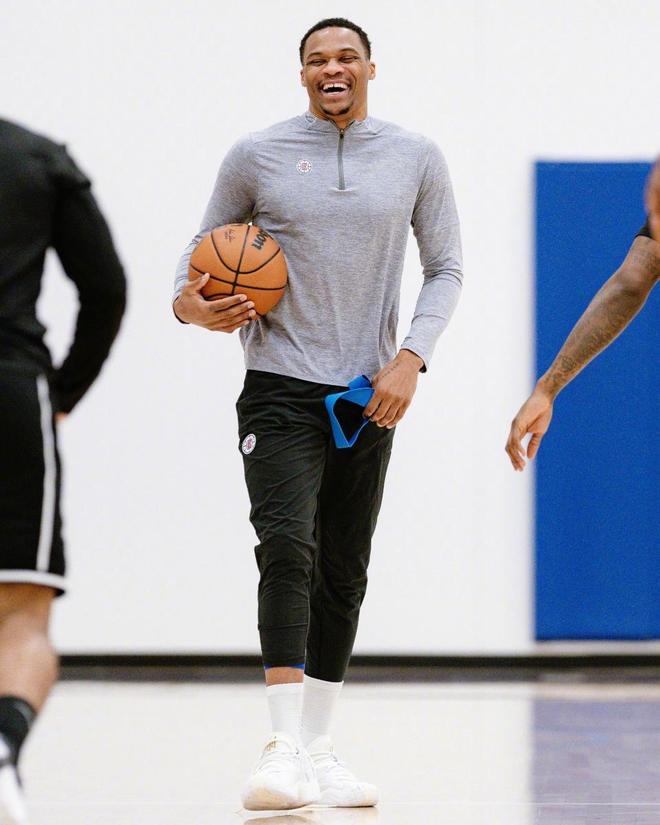 泰伦·卢：我们要打好收官，关键时刻要保护好球和抢好篮板（泰伦·卢：收官阶段要打扎实，关键时刻要保护球权并抢稳篮板）