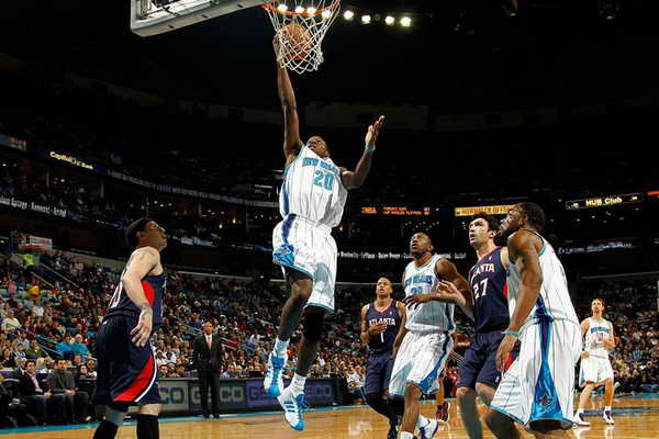 稳扎稳打！威少半场出战15分钟 4中3拿到6分5助（稳健发挥！威少半场出战15分钟，4投3中拿下6分5助攻）