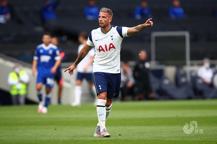 英超-诺丁汉森林3-0轻取热刺，奥多伊梅开二度桑加雷传射建功（英超：诺丁汉森林3-0完胜热刺，奥多伊双响，桑加雷传射立功）